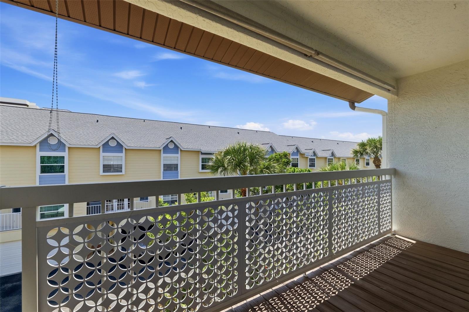 PALMS OF TIERRA - Residential Lease