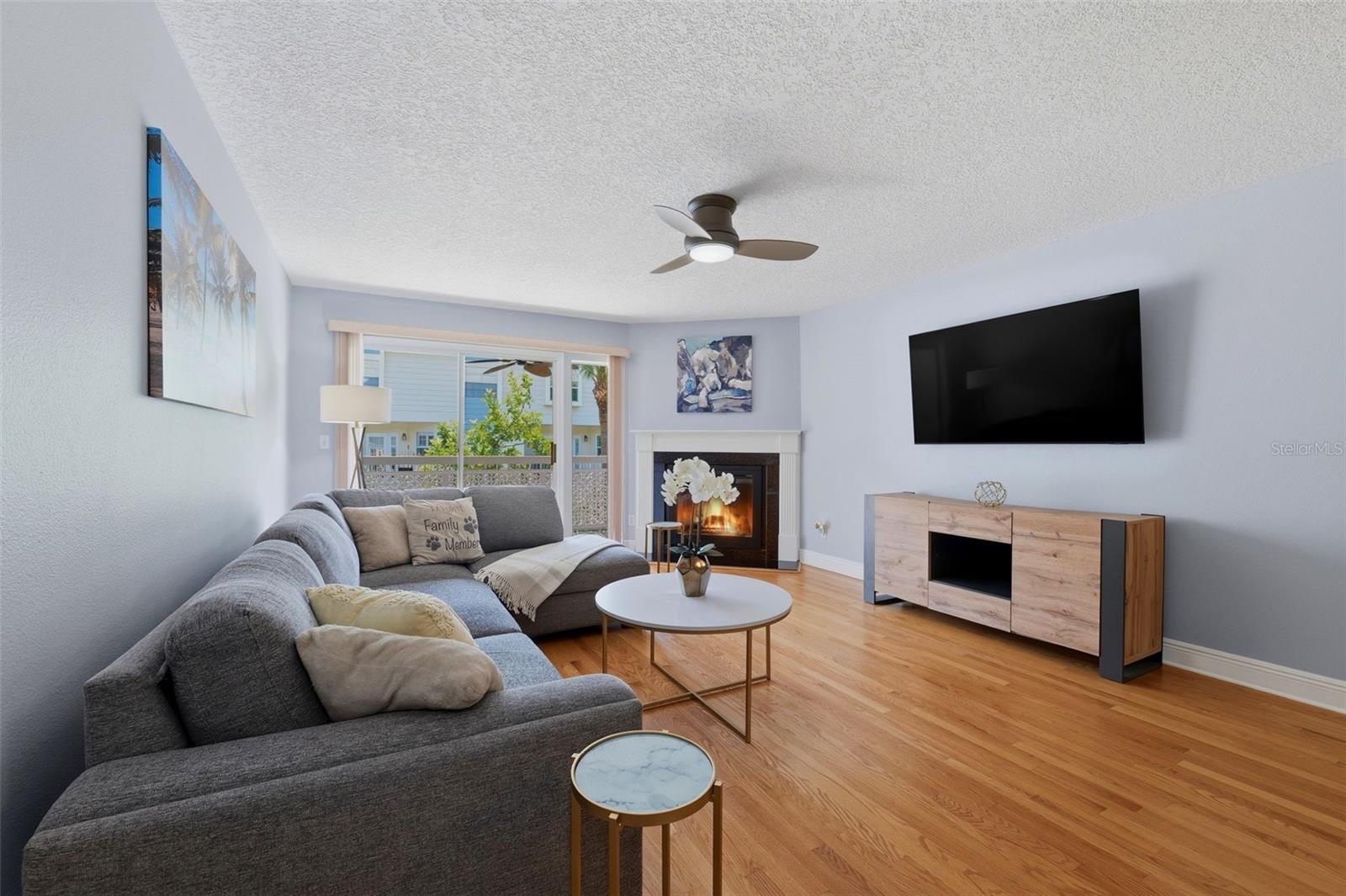 PALMS OF TIERRA - Residential Lease