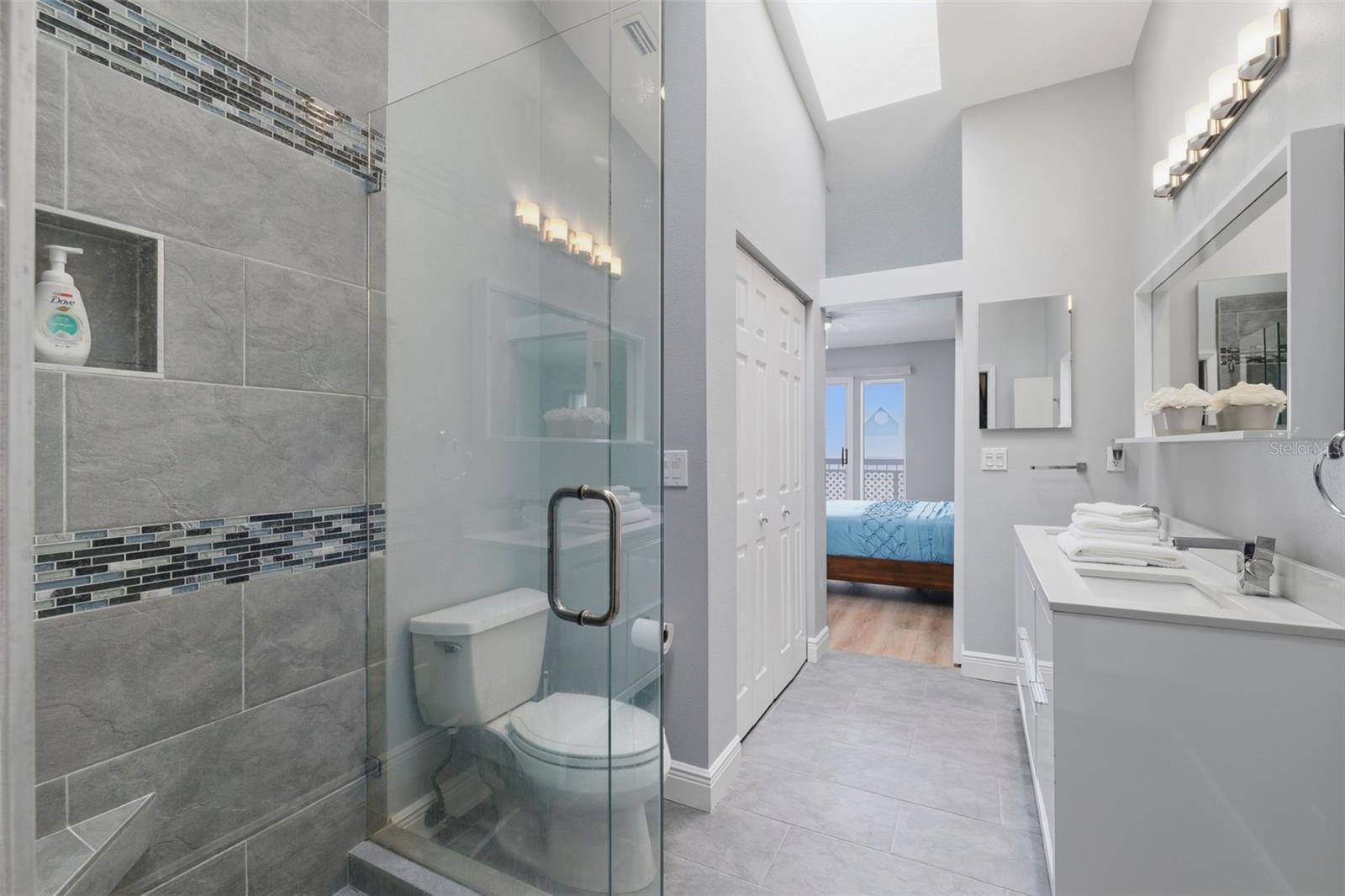 PALMS OF TIERRA - Residential Lease