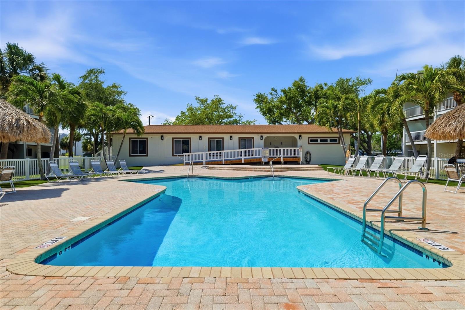 PALMS OF TIERRA - Residential Lease