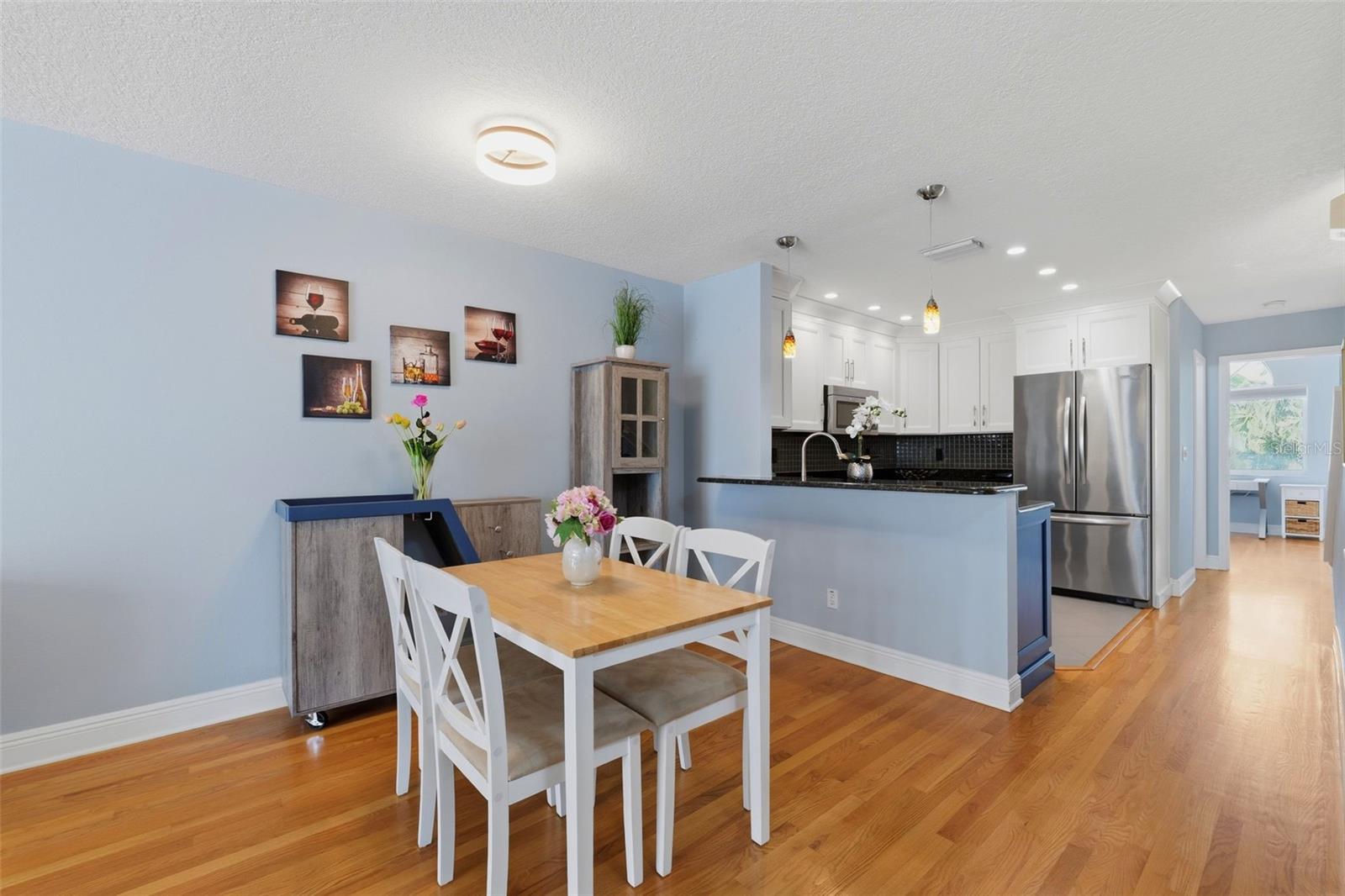 PALMS OF TIERRA - Residential Lease