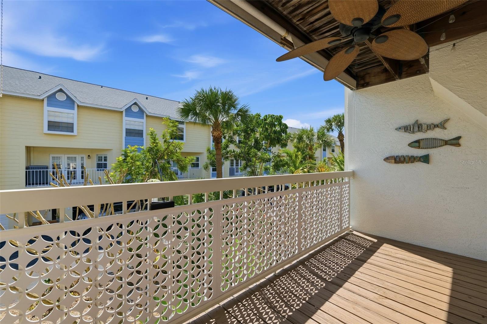 PALMS OF TIERRA - Residential Lease