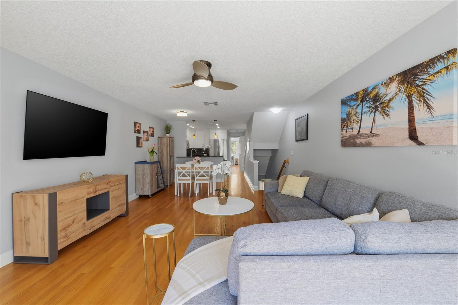 PALMS OF TIERRA - Residential Lease