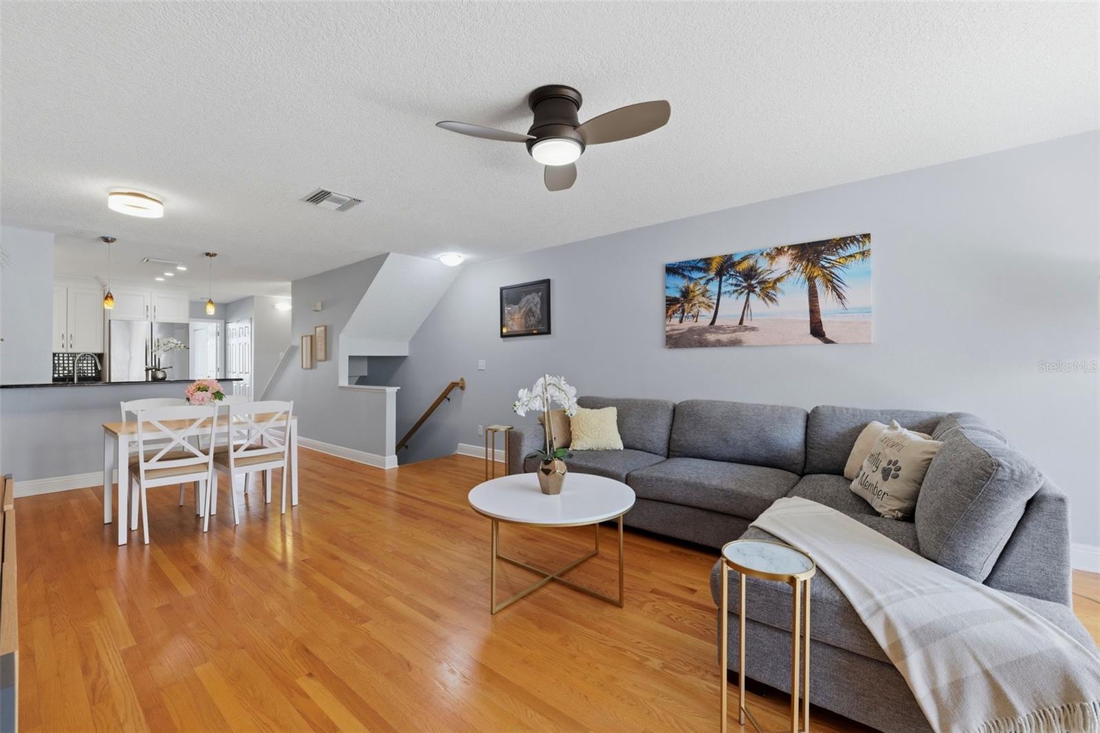 PALMS OF TIERRA - Residential Lease