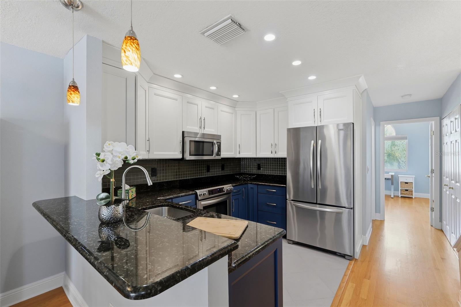 PALMS OF TIERRA - Residential Lease