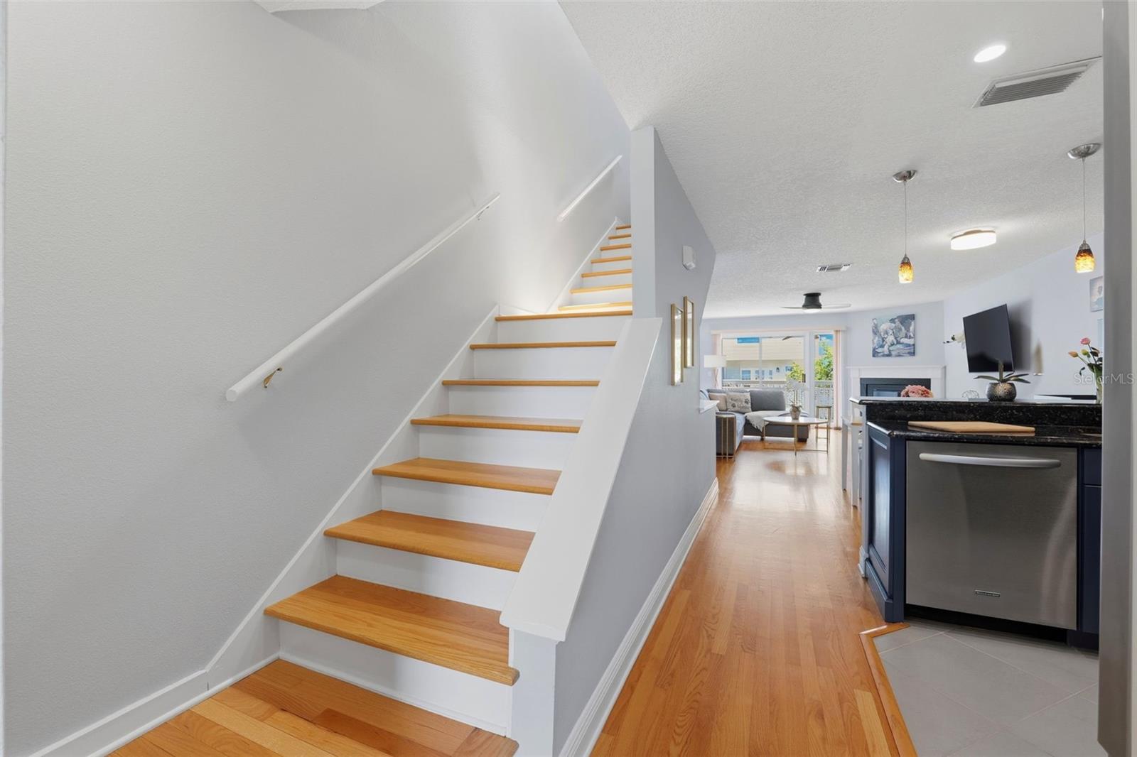 PALMS OF TIERRA - Residential Lease