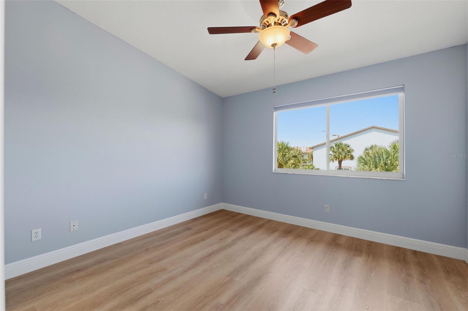PALMS OF TIERRA - Residential Lease