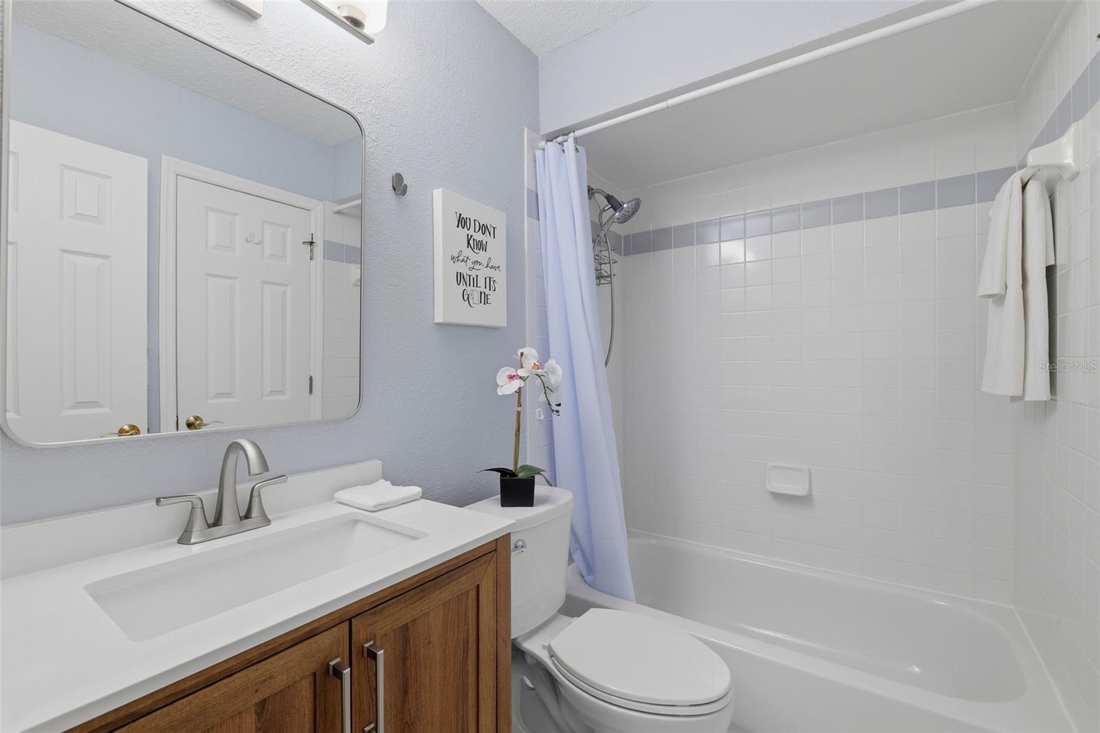 PALMS OF TIERRA - Residential Lease