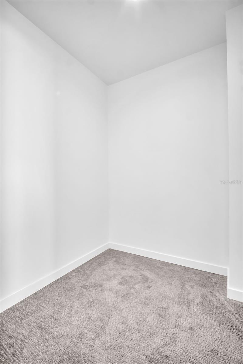 400 CENTRAL - Residential Lease