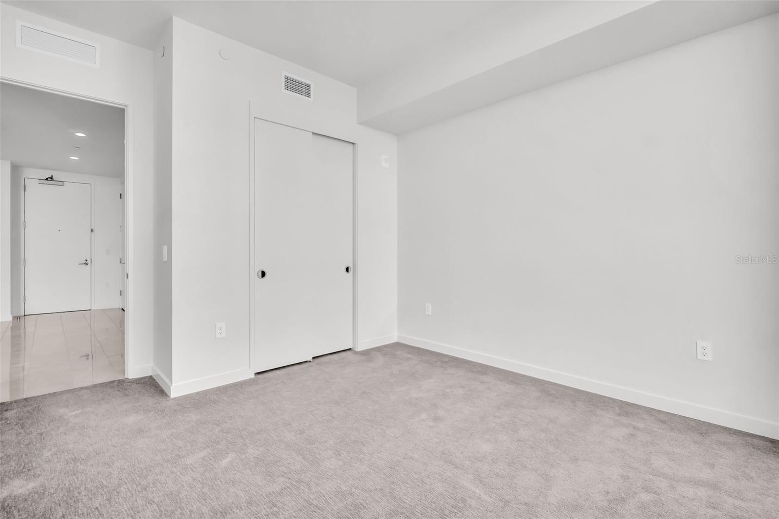400 CENTRAL - Residential Lease
