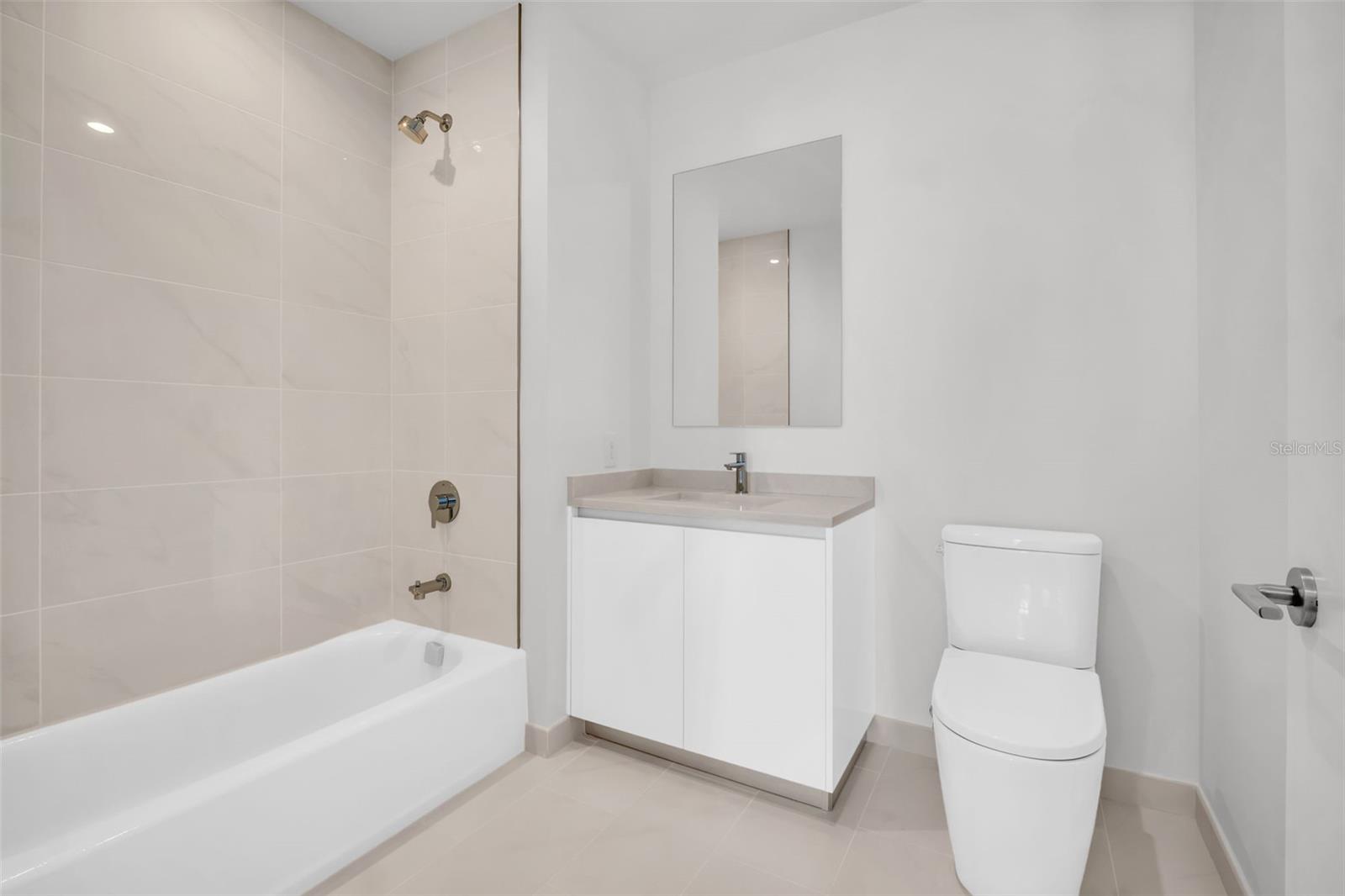 400 CENTRAL - Residential Lease