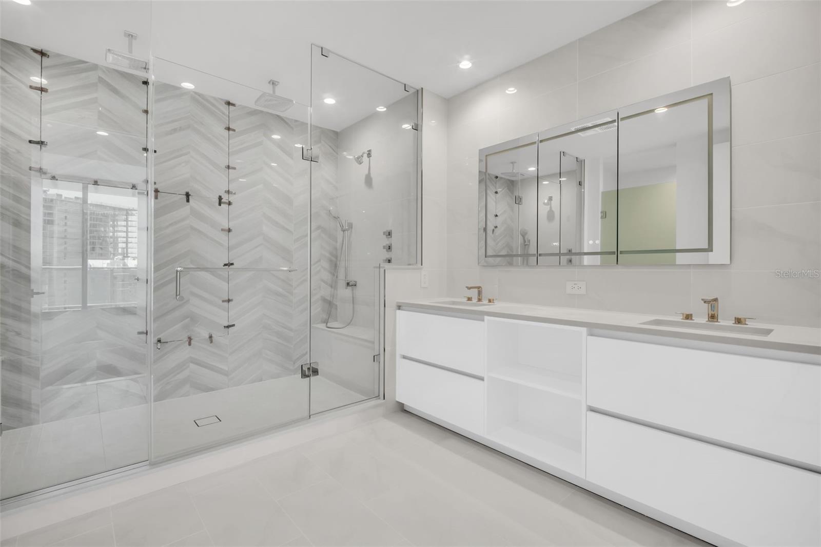 400 CENTRAL - Residential Lease