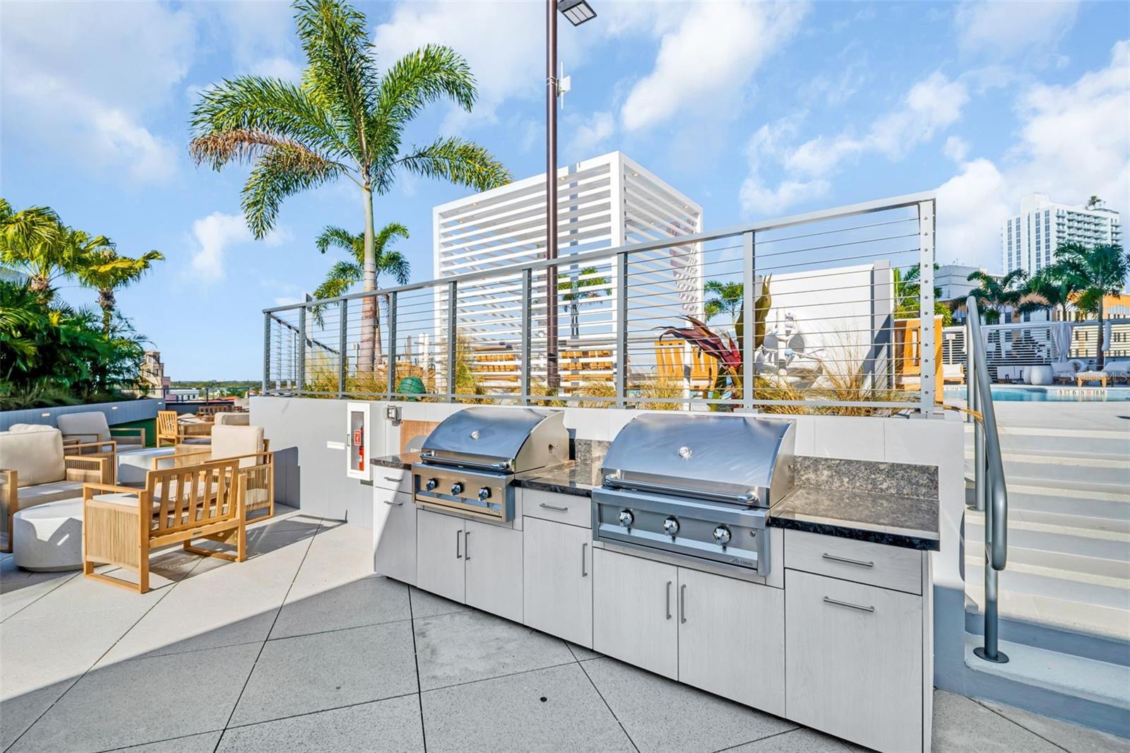 400 CENTRAL - Residential Lease