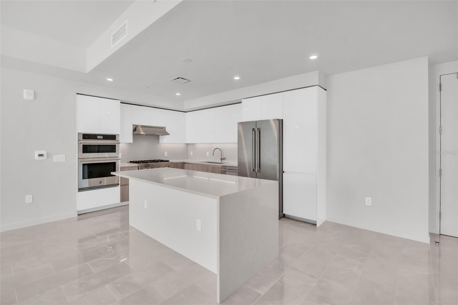 400 CENTRAL - Residential Lease
