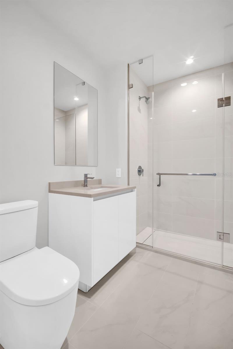 400 CENTRAL - Residential Lease