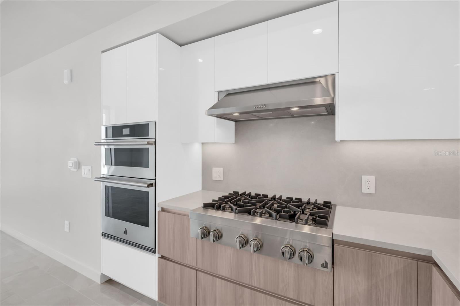 400 CENTRAL - Residential Lease