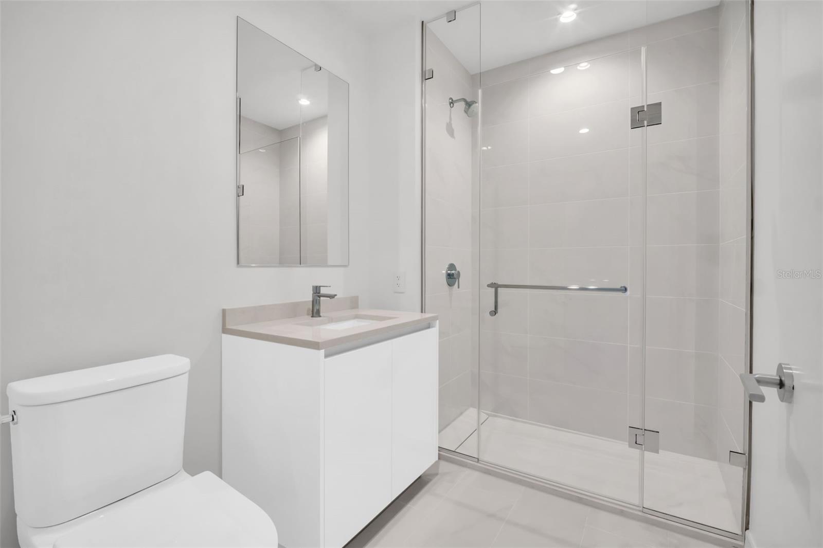 400 CENTRAL - Residential Lease