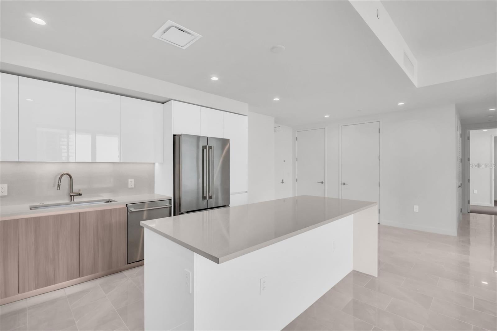 400 CENTRAL - Residential Lease