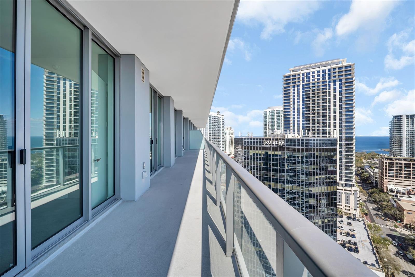 400 CENTRAL - Residential Lease