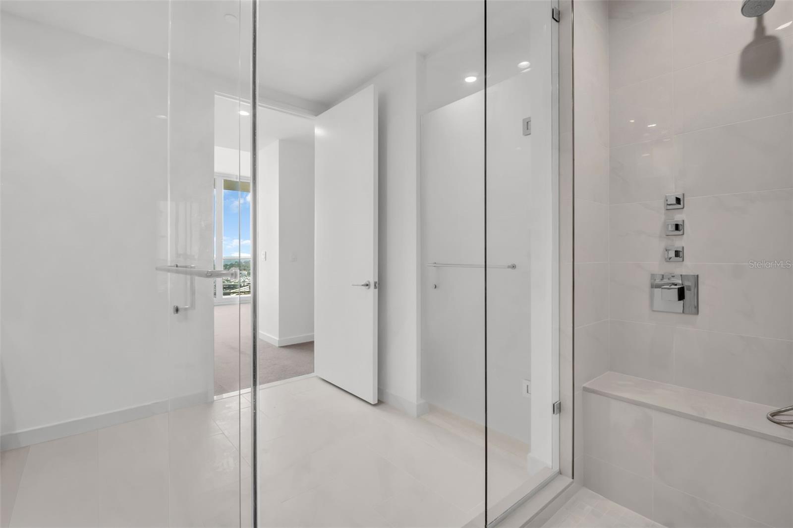 400 CENTRAL - Residential Lease