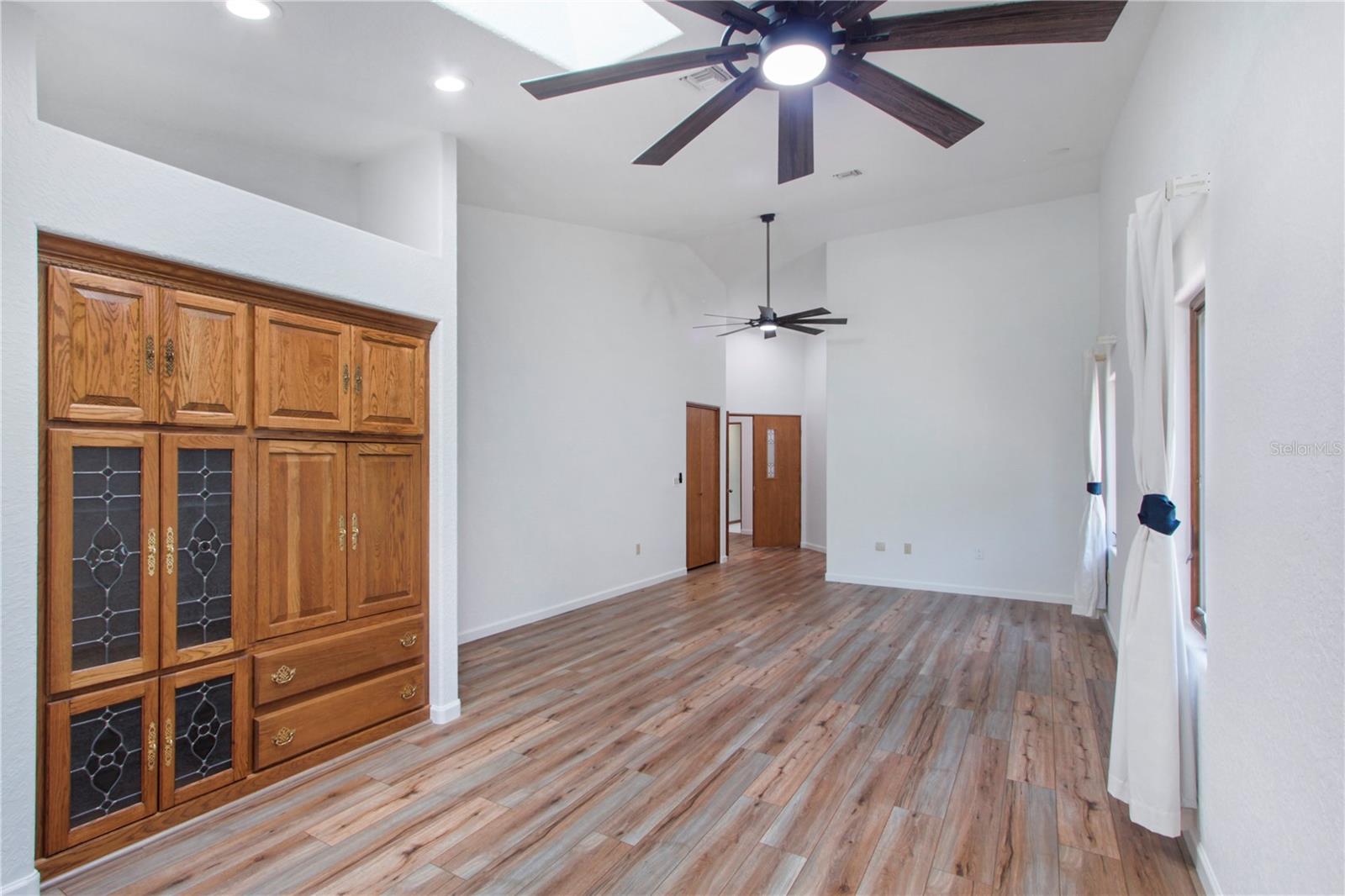 SILVER LAKE ESTATES - Residential