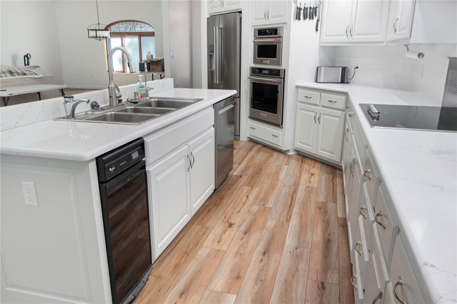 SILVER LAKE ESTATES - Residential