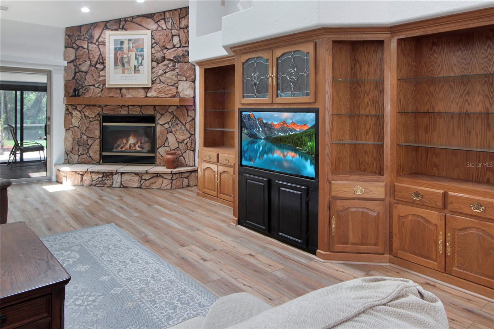 SILVER LAKE ESTATES - Residential