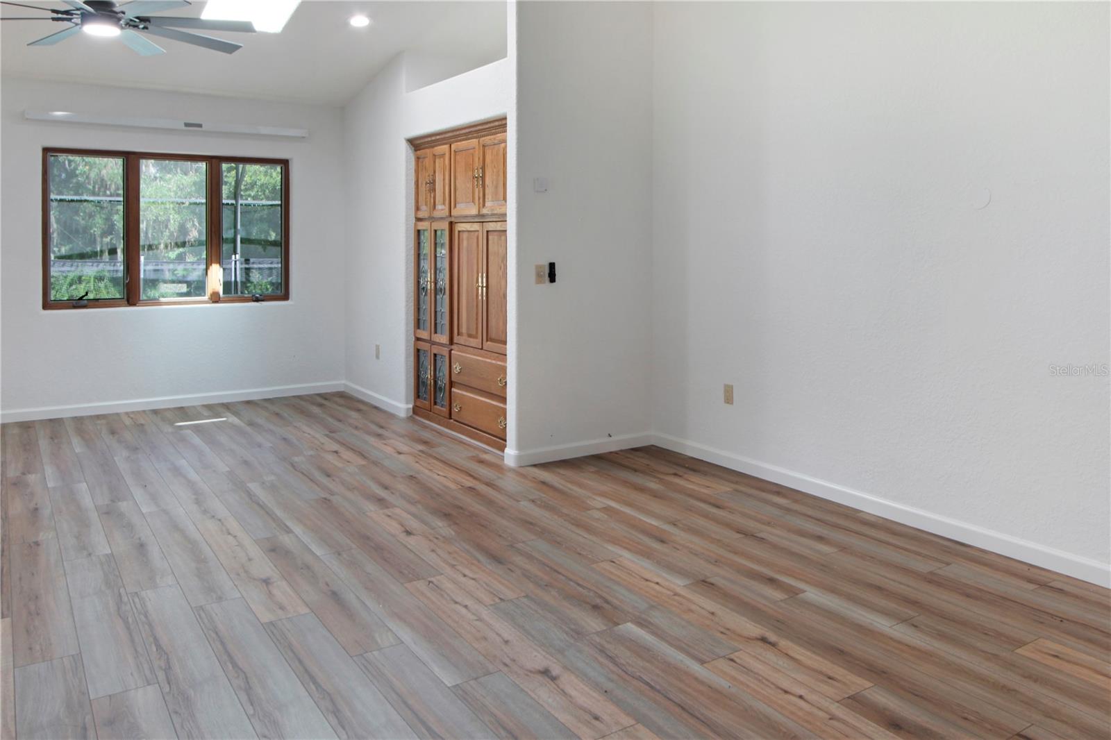 SILVER LAKE ESTATES - Residential