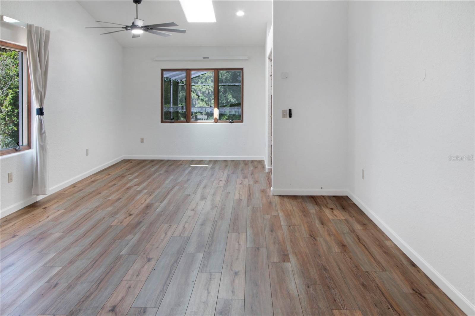 SILVER LAKE ESTATES - Residential