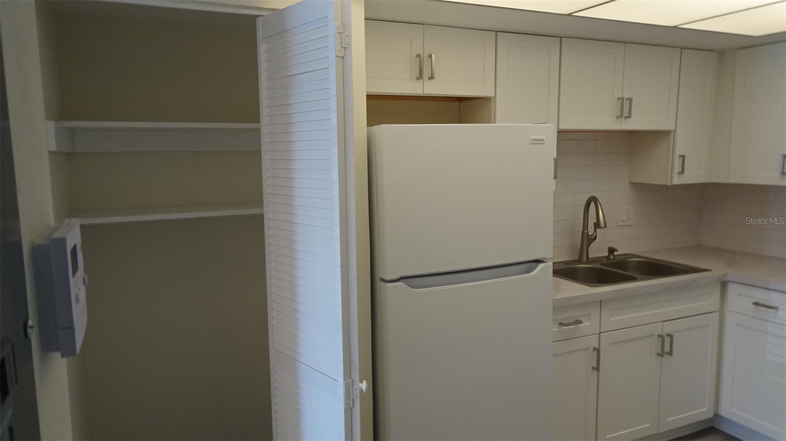 GATEWAY SQUARE APTS - Residential