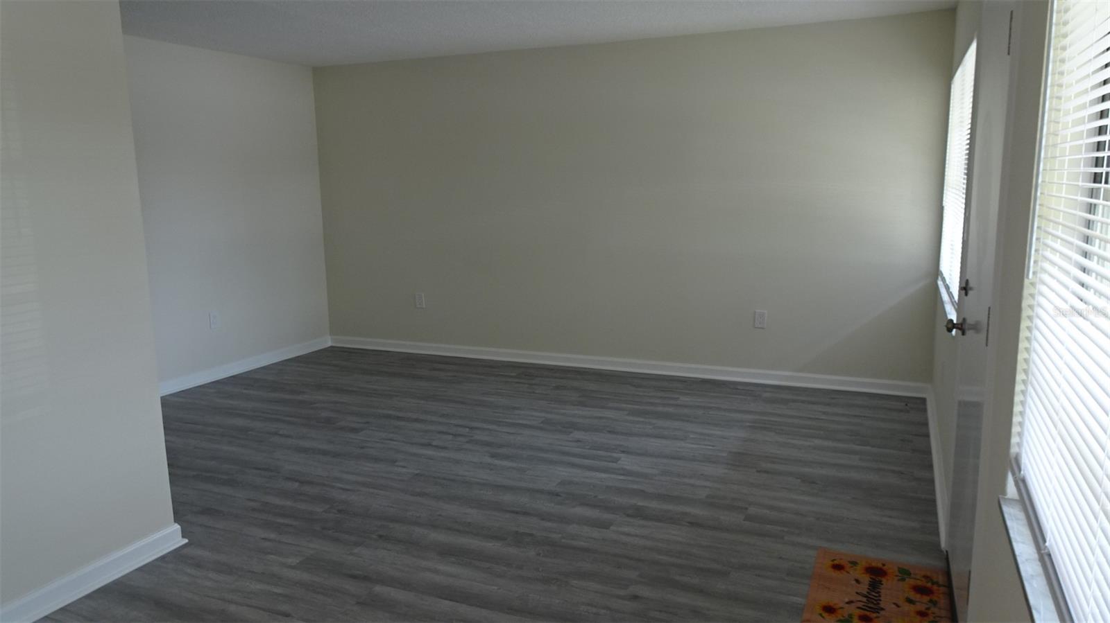 GATEWAY SQUARE APTS - Residential