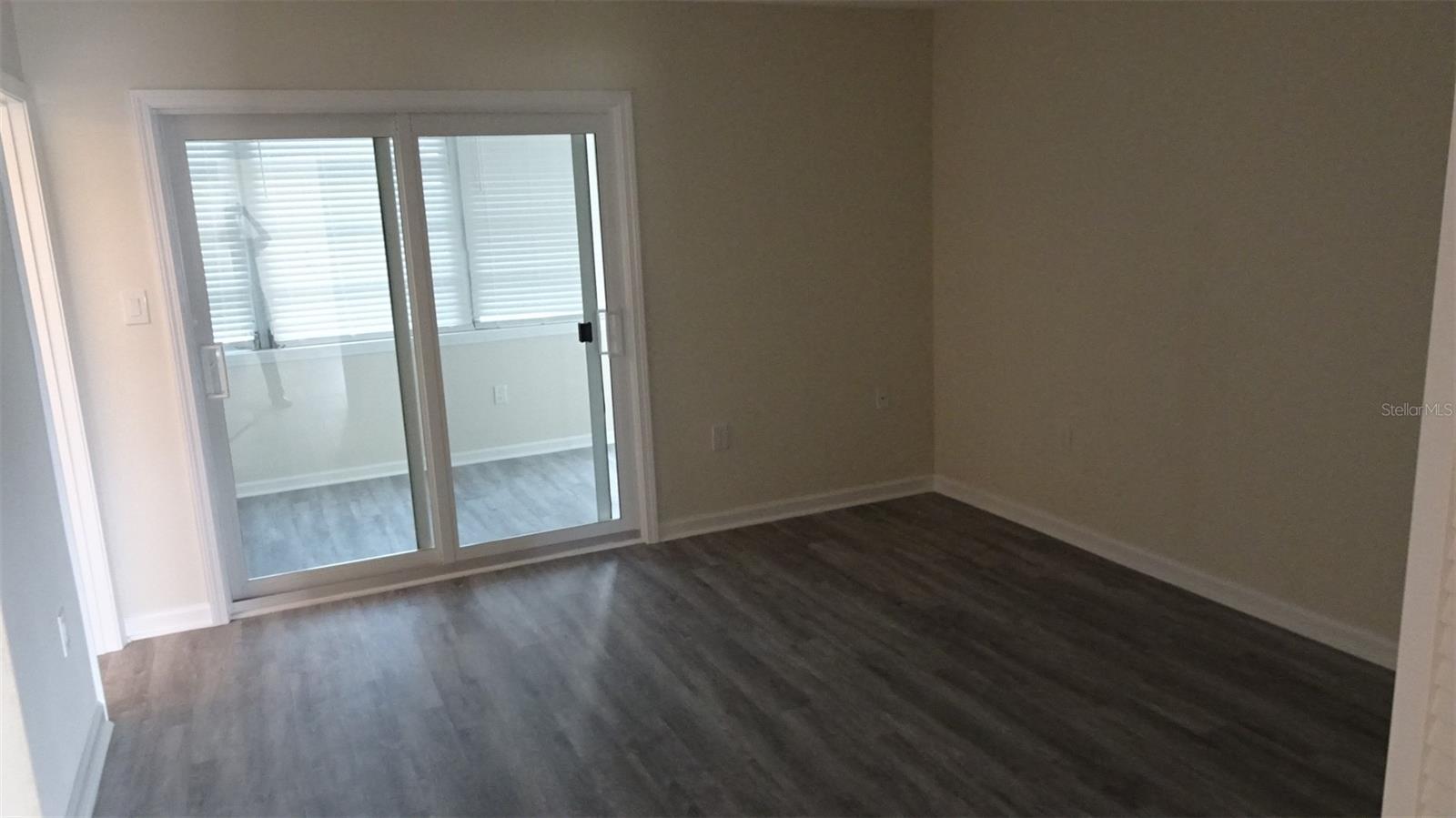 GATEWAY SQUARE APTS - Residential