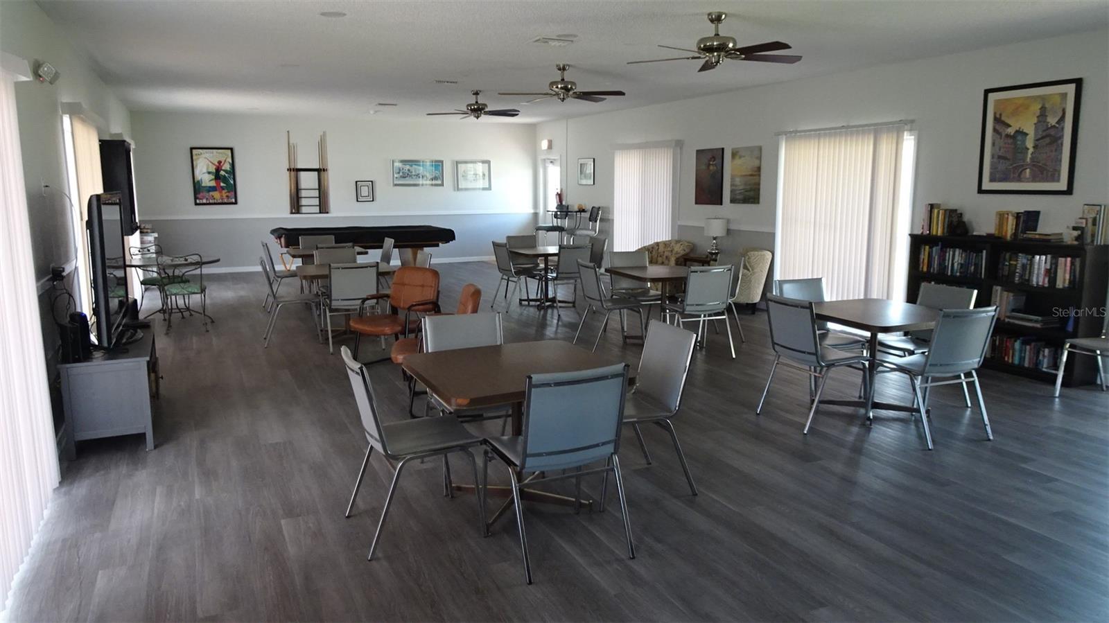 GATEWAY SQUARE APTS - Residential
