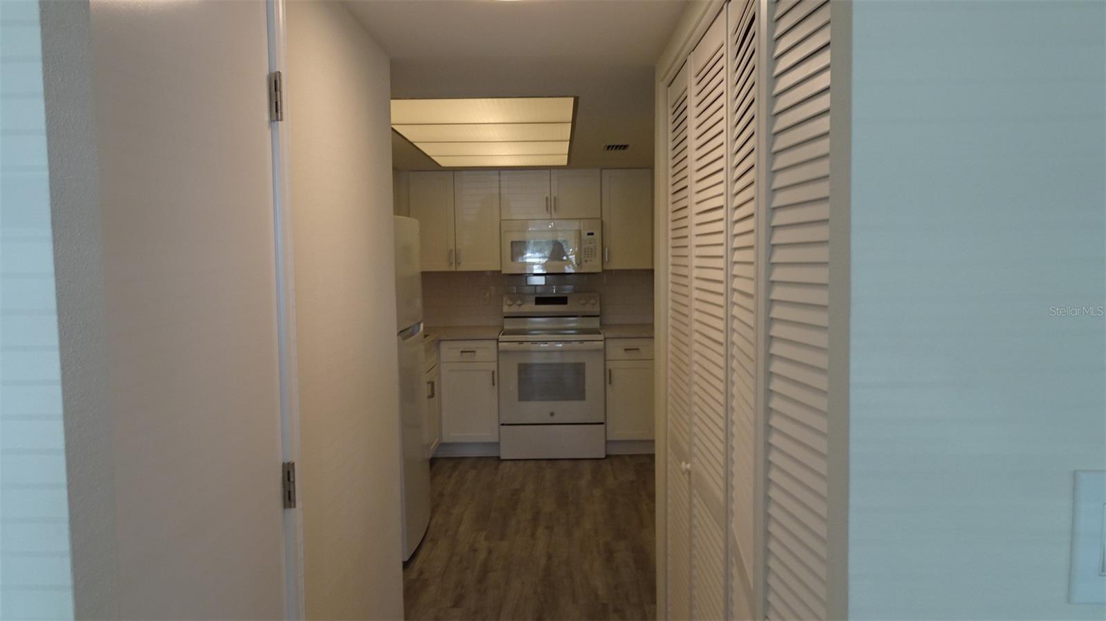 GATEWAY SQUARE APTS - Residential
