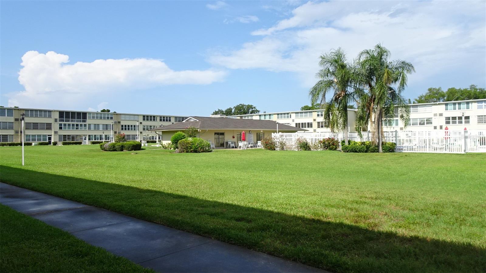 GATEWAY SQUARE APTS - Residential