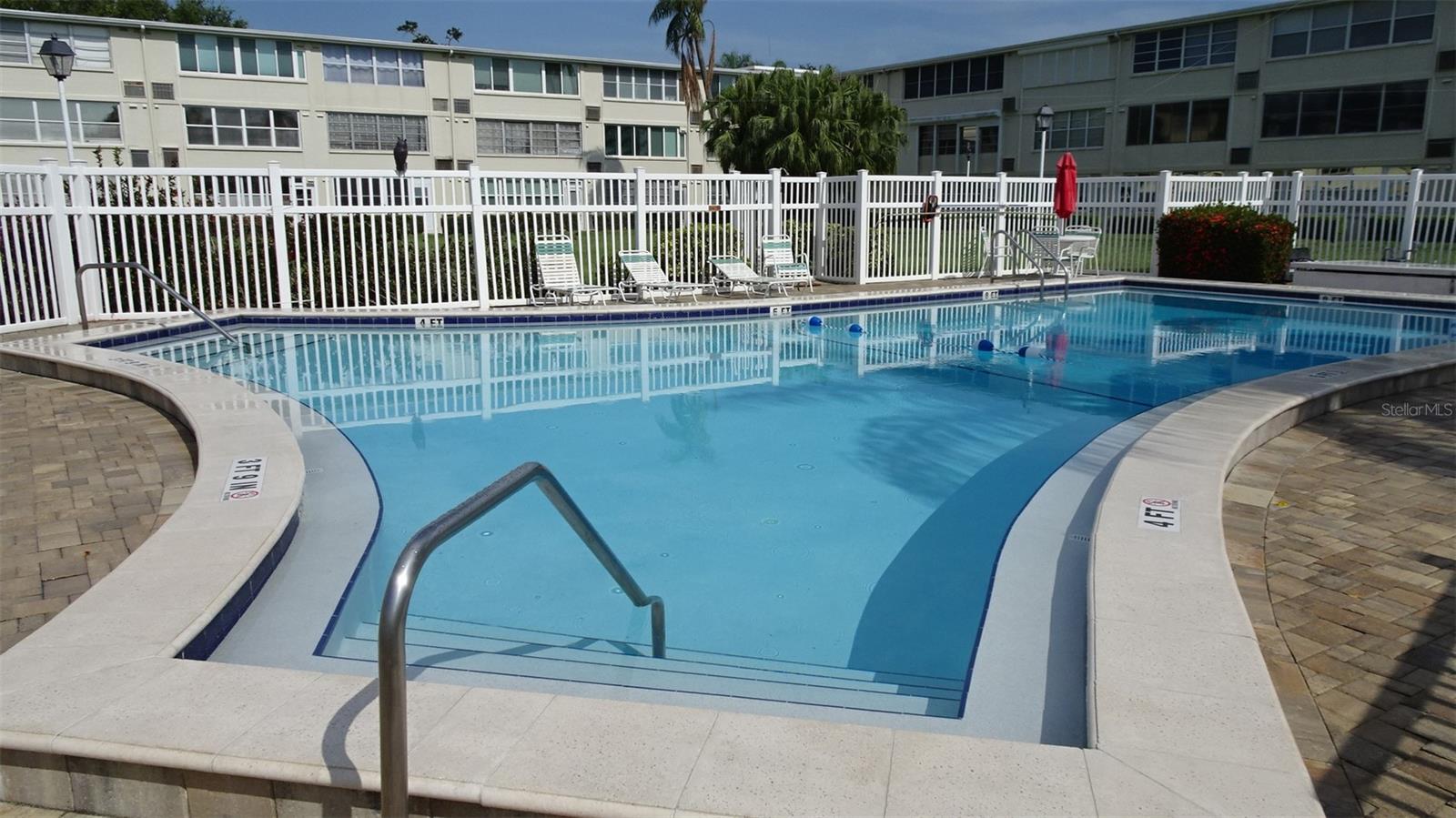 GATEWAY SQUARE APTS - Residential