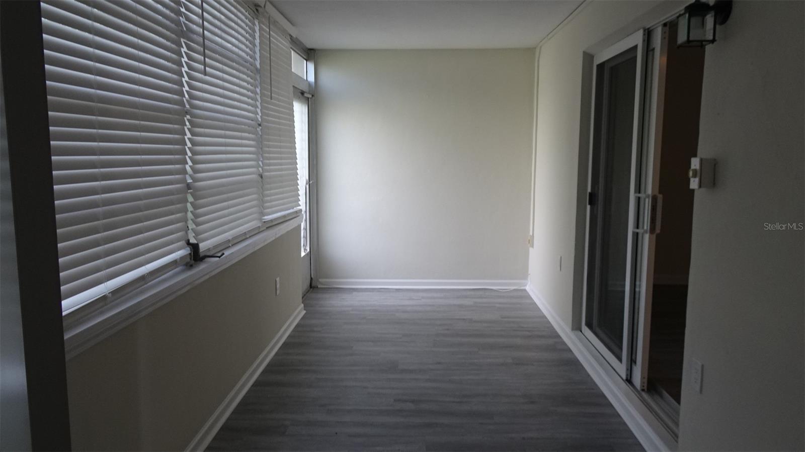 GATEWAY SQUARE APTS - Residential