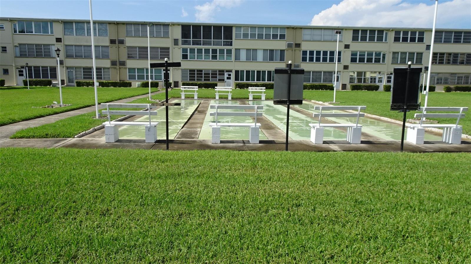 GATEWAY SQUARE APTS - Residential