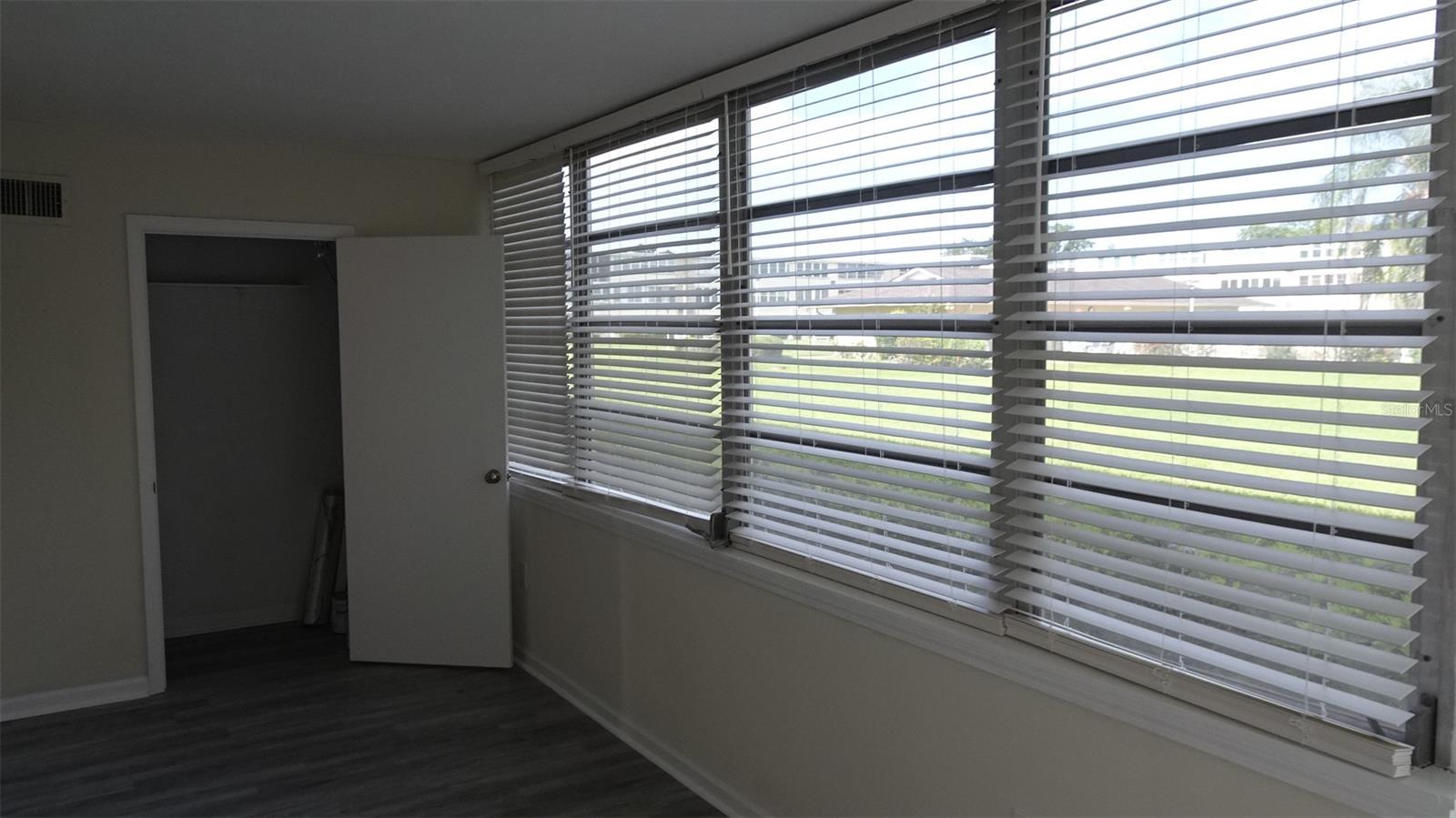 GATEWAY SQUARE APTS - Residential
