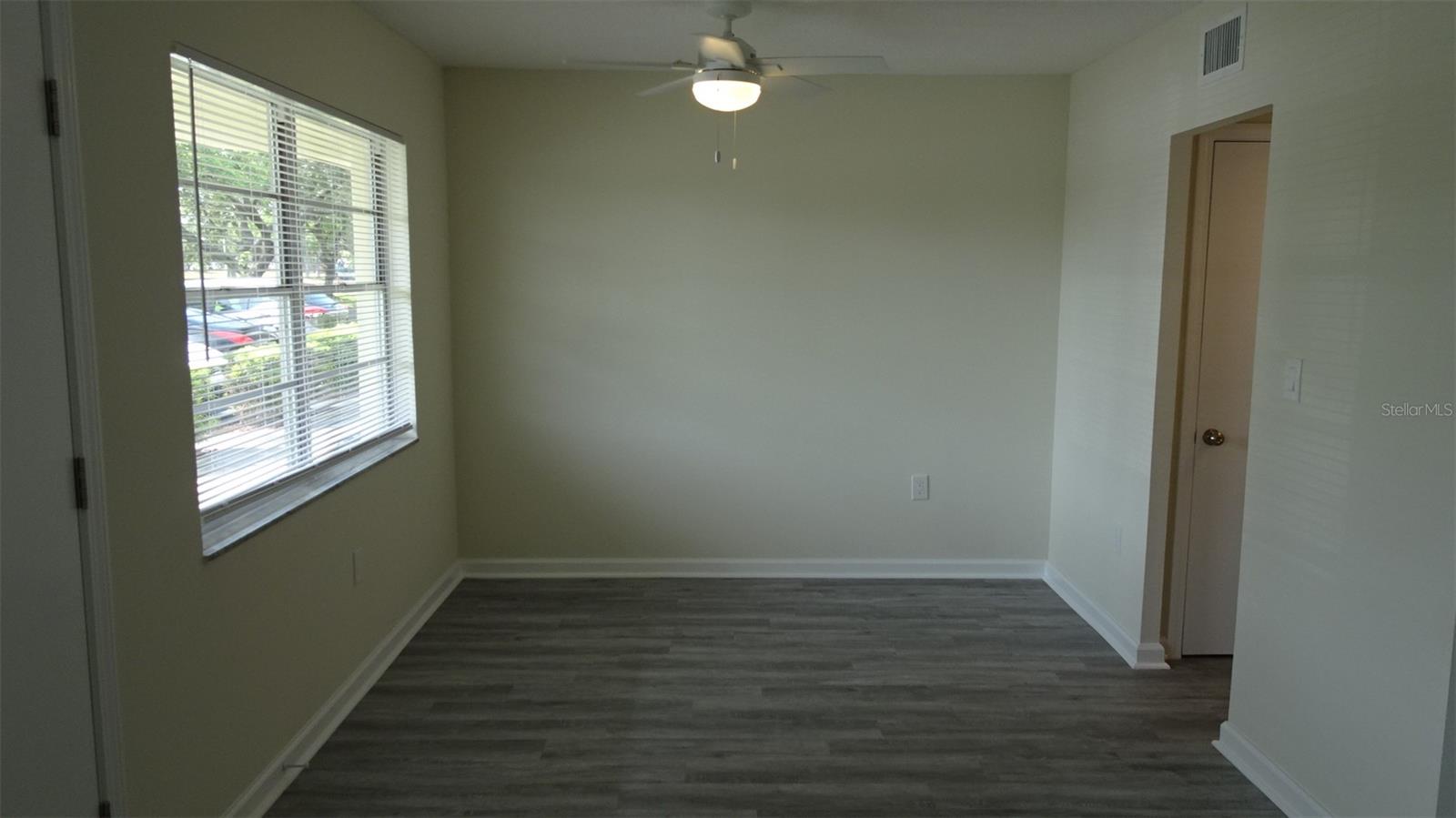 GATEWAY SQUARE APTS - Residential