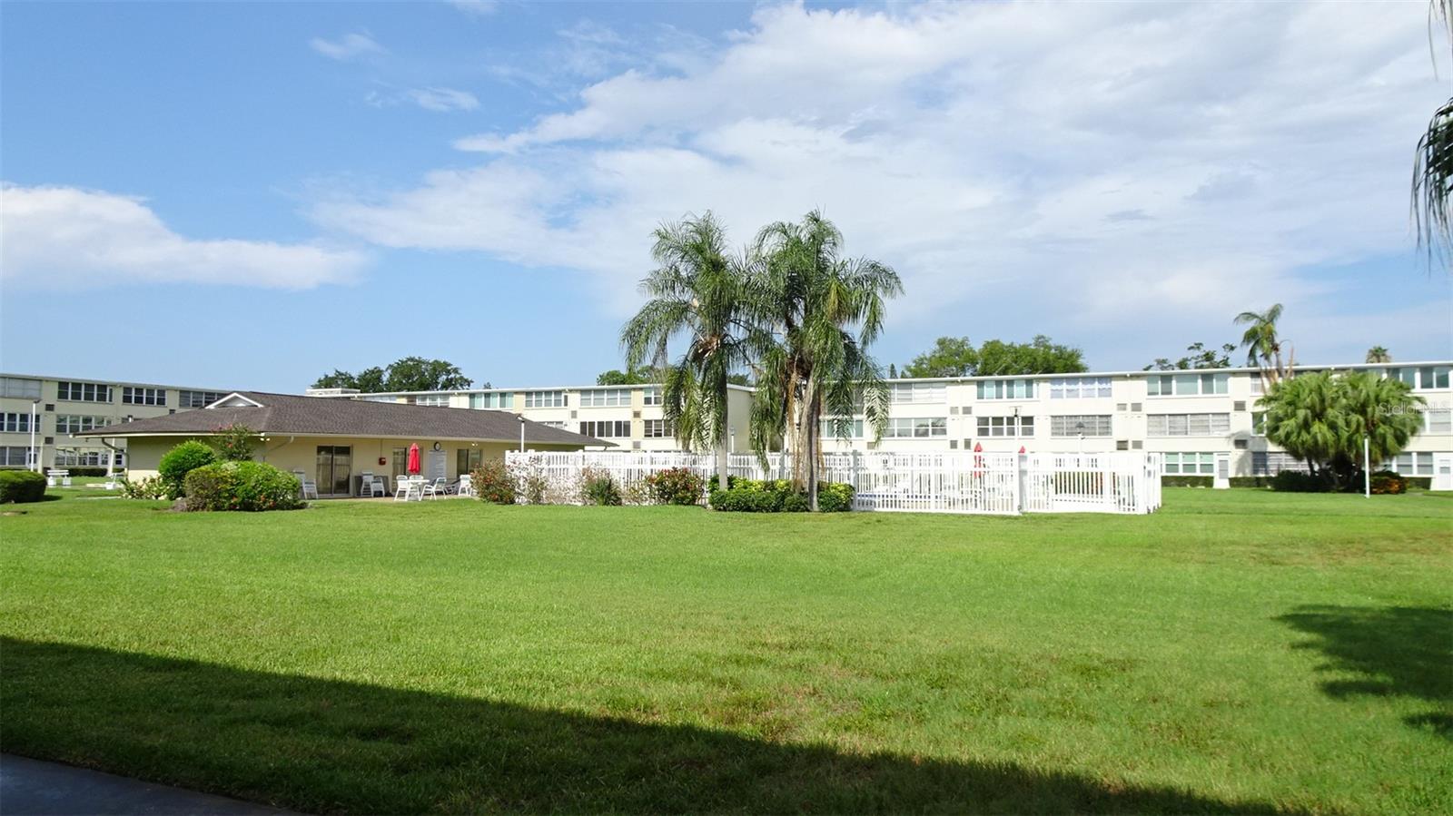 GATEWAY SQUARE APTS - Residential