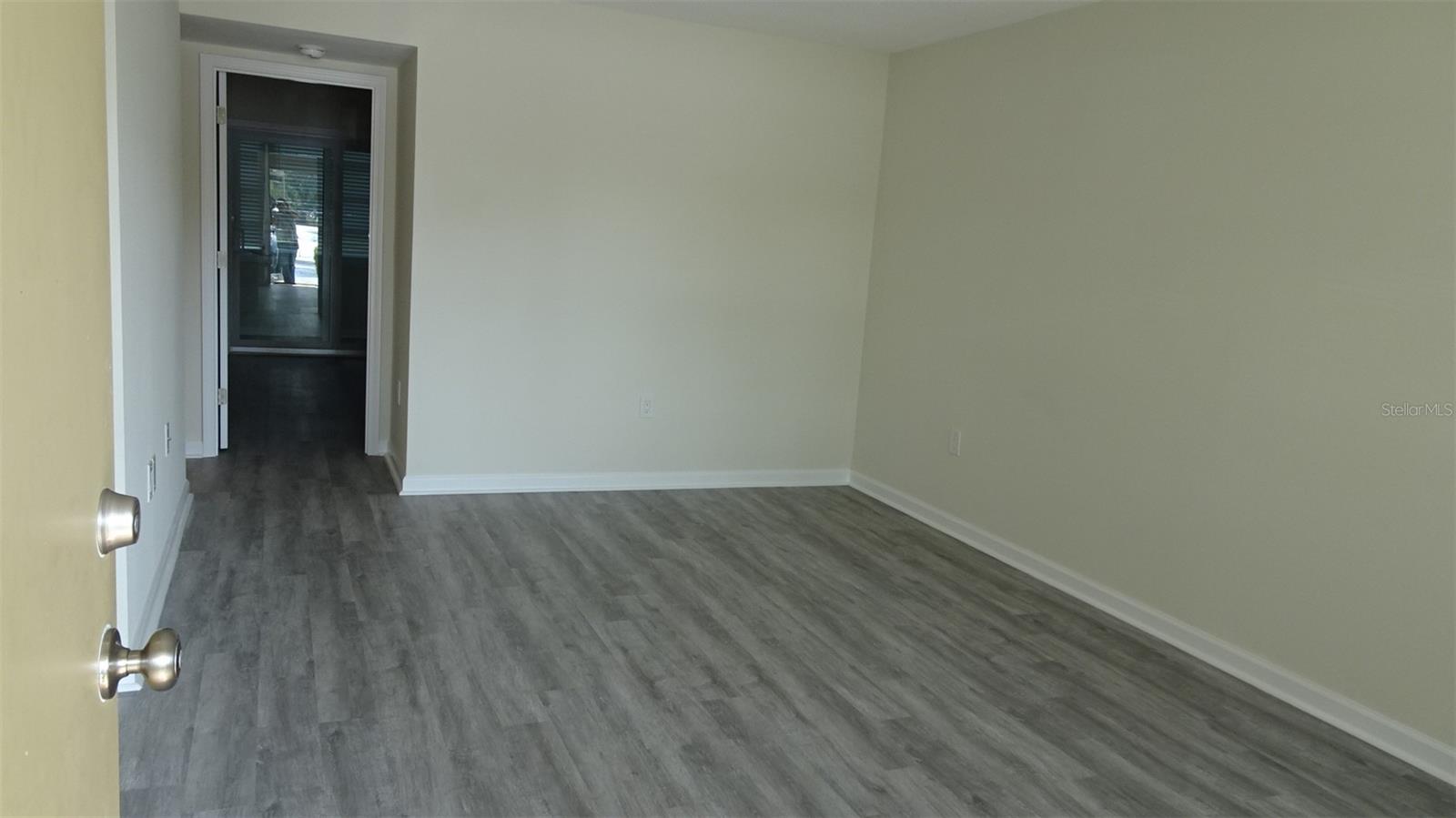 GATEWAY SQUARE APTS - Residential