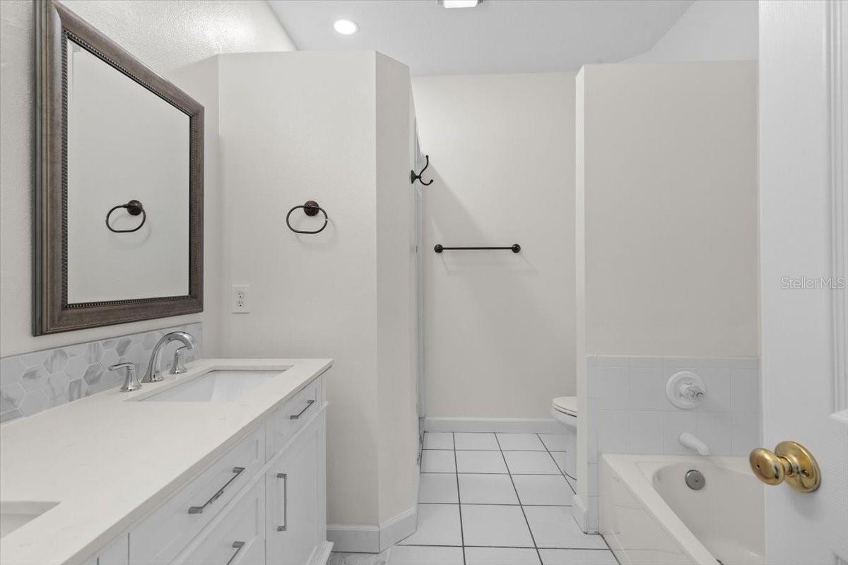 TOWNHOMES ON LINCOLN - Residential