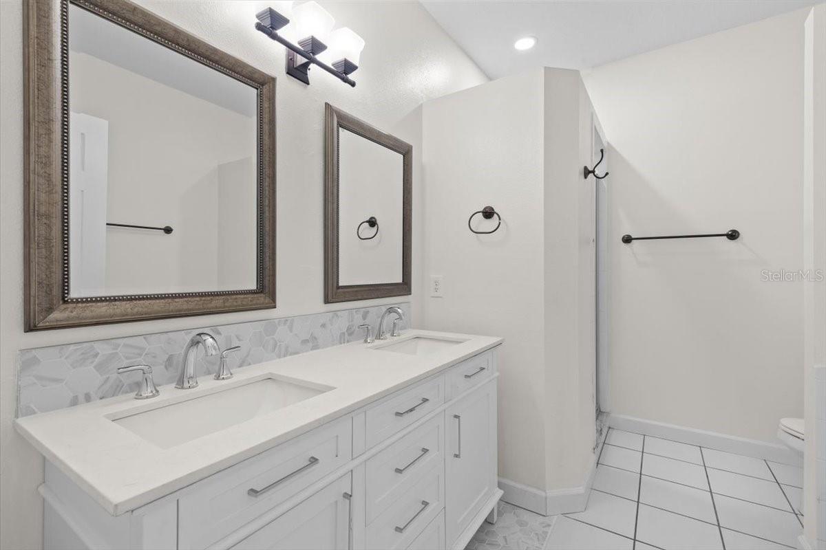 TOWNHOMES ON LINCOLN - Residential