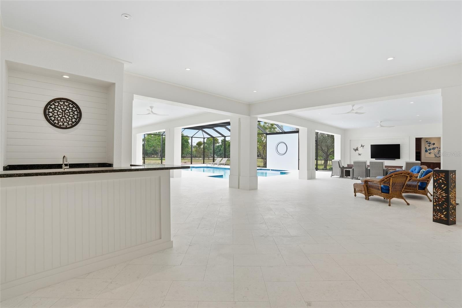 COLONIAL FARMS - Residential