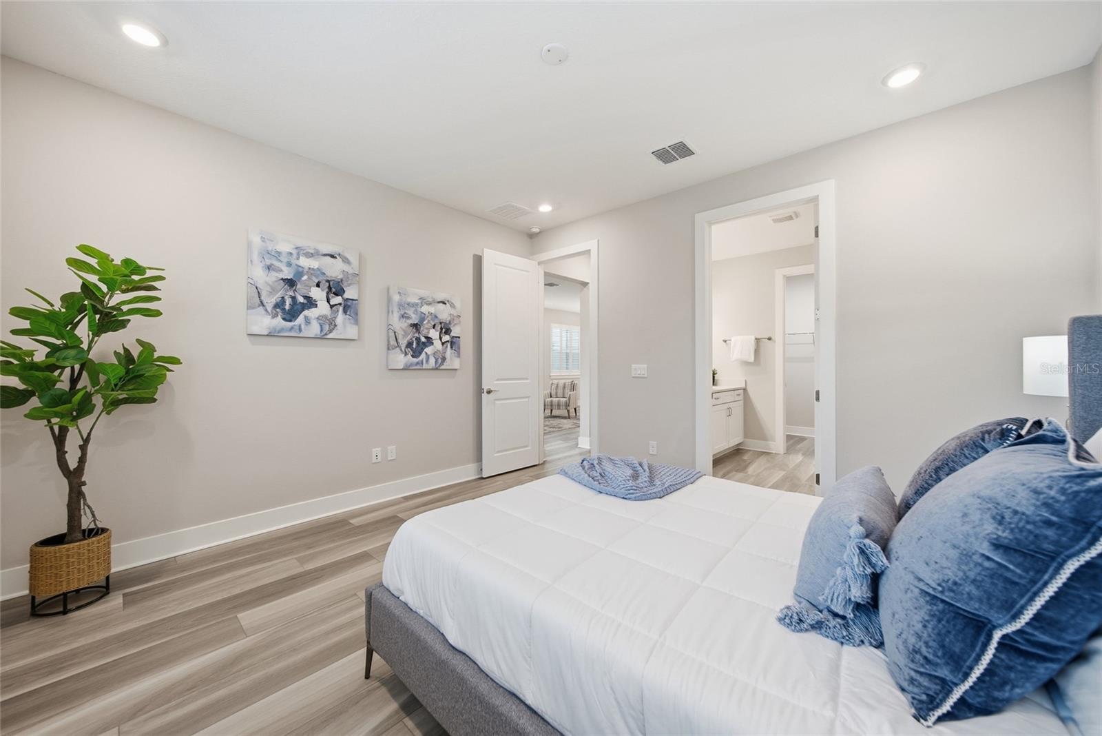 EPPERSON CRYSTAL LAGOON TWNHMS - Residential