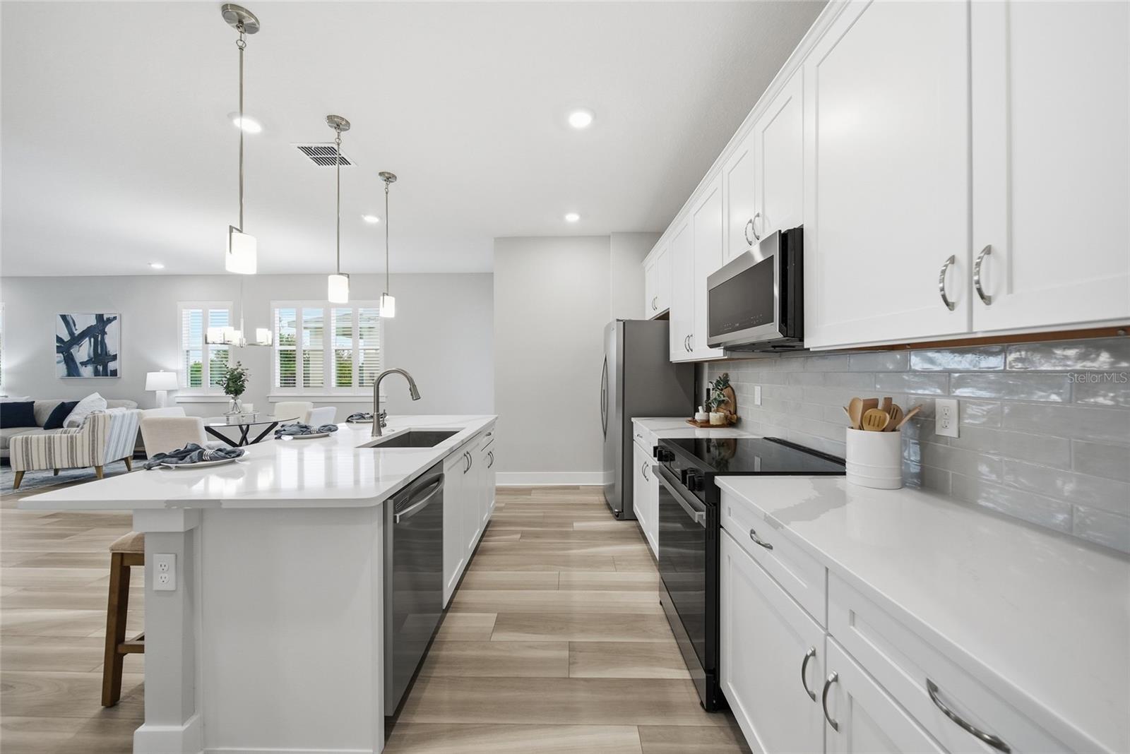 EPPERSON CRYSTAL LAGOON TWNHMS - Residential
