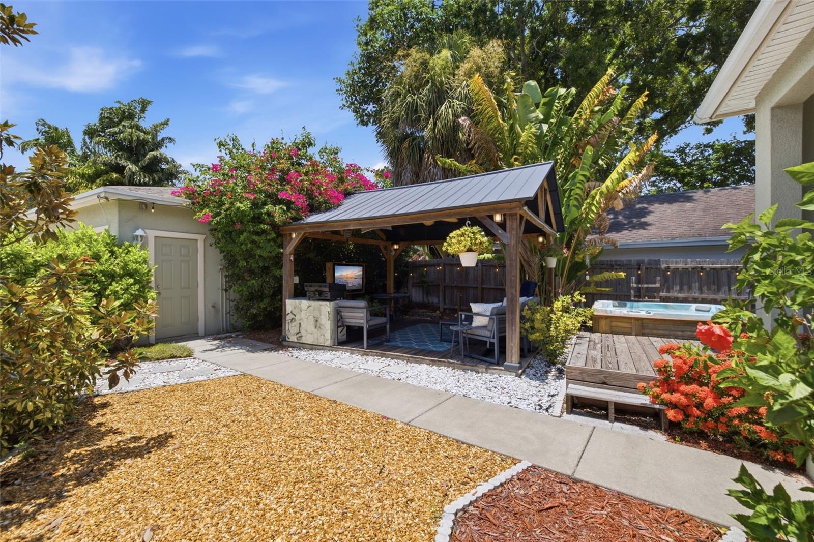BARTLETT COURT - Residential