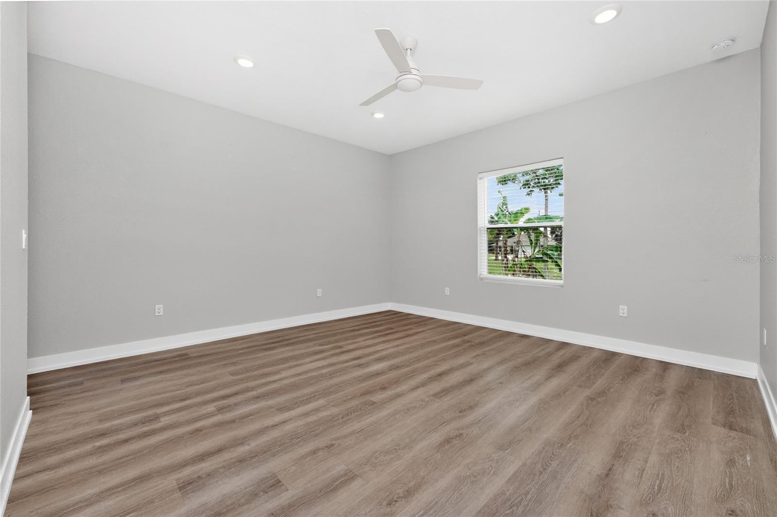 ROTONDA LAKES - Residential