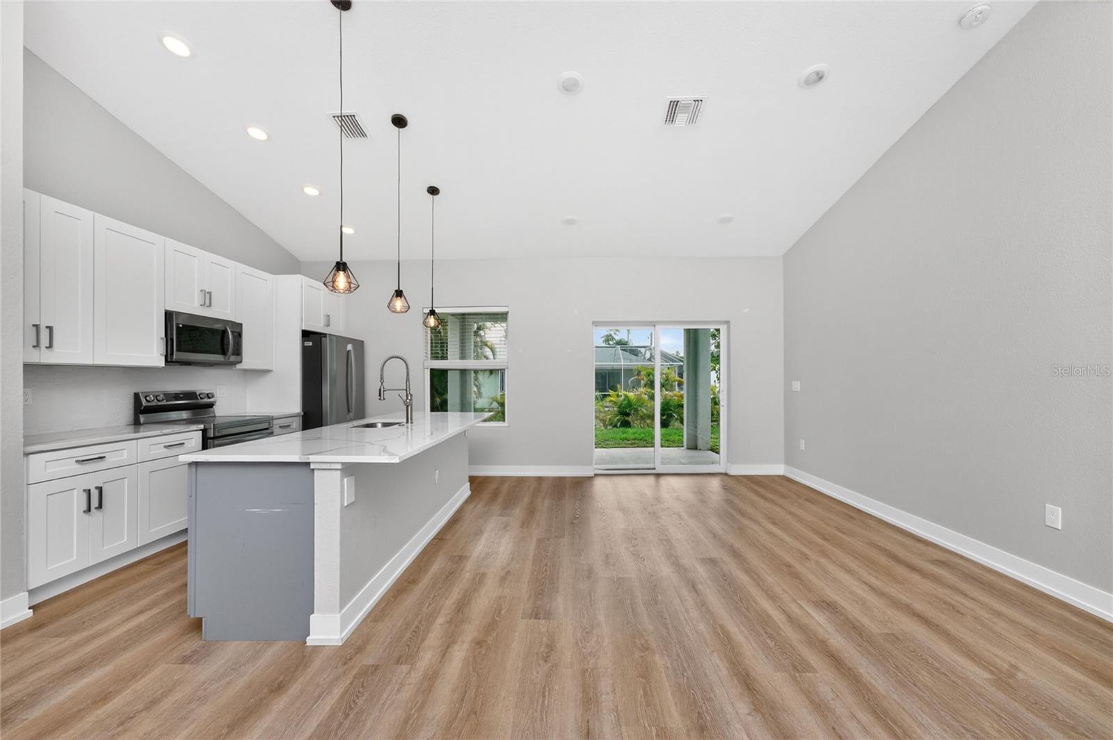 ROTONDA LAKES - Residential